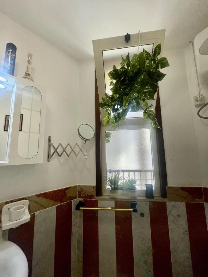 Maya'S Apartment Close To Ballaro Market And Central Station Palermo Eksteriør billede