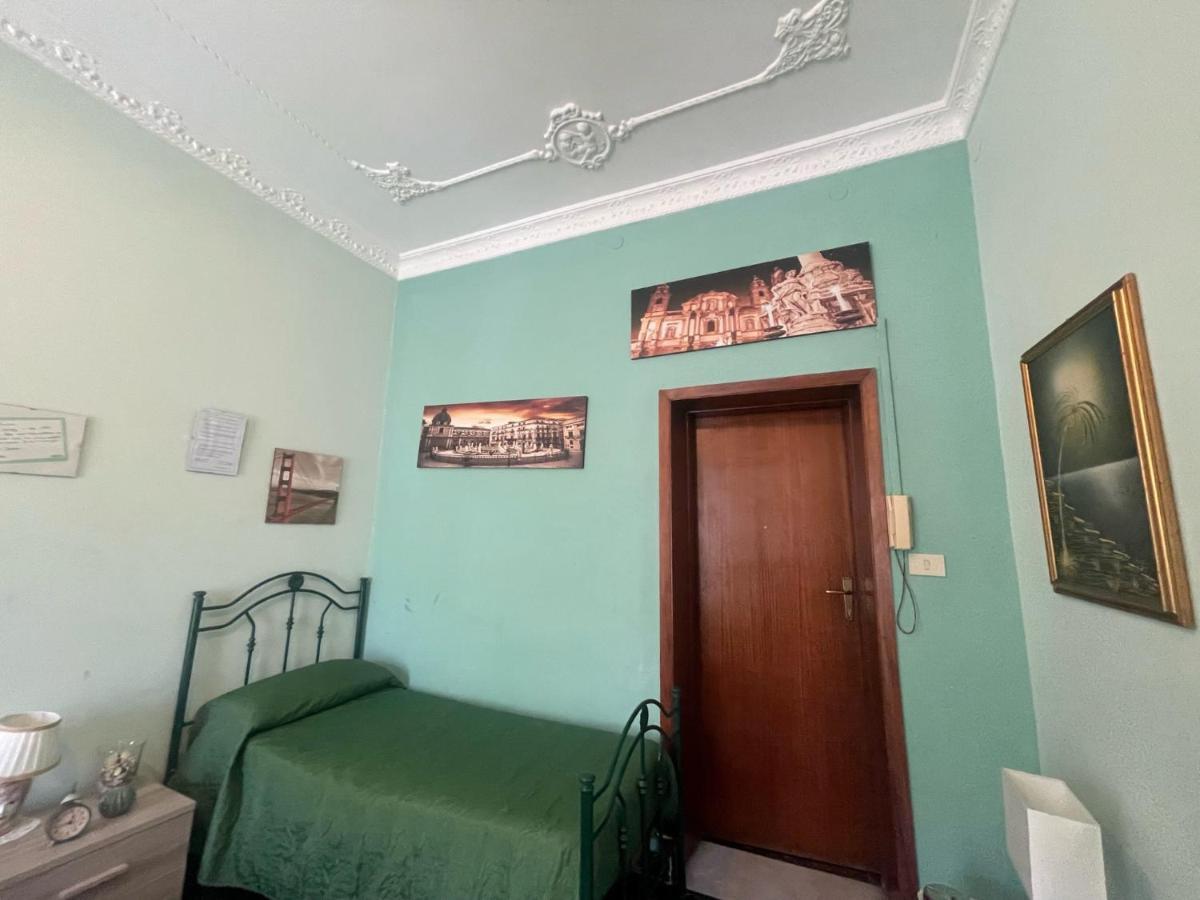 Maya'S Apartment Close To Ballaro Market And Central Station Palermo Eksteriør billede