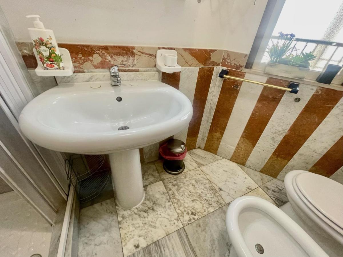 Maya'S Apartment Close To Ballaro Market And Central Station Palermo Eksteriør billede